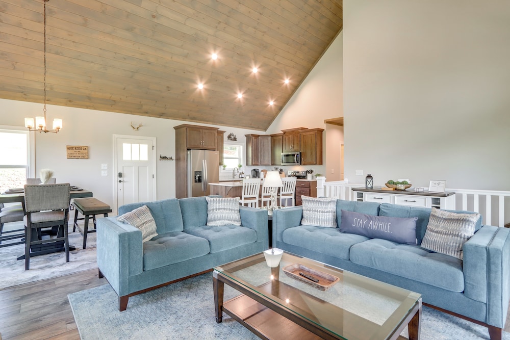 Cozy Blue Ridge Cabin: Game Room & Mountain Views