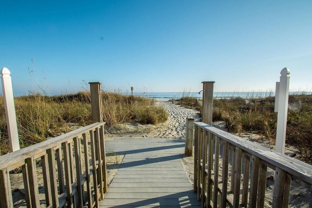 Sea Castle 8g 3 Bedroom Condo