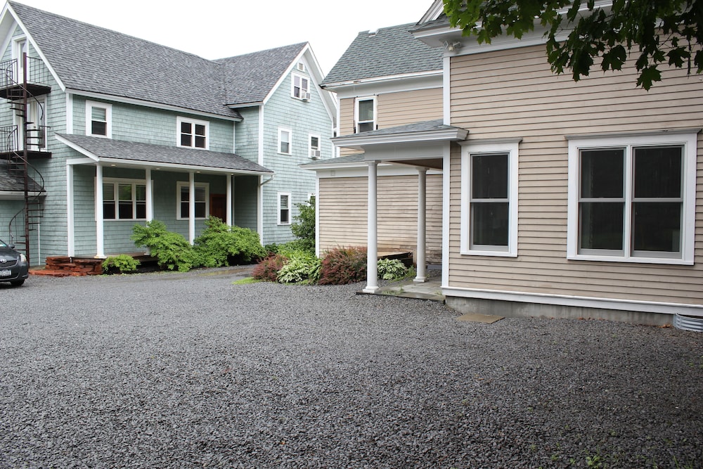 24 East Main Street B&B