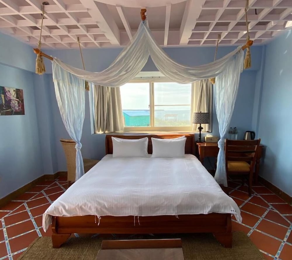 23.5 Blue B & B