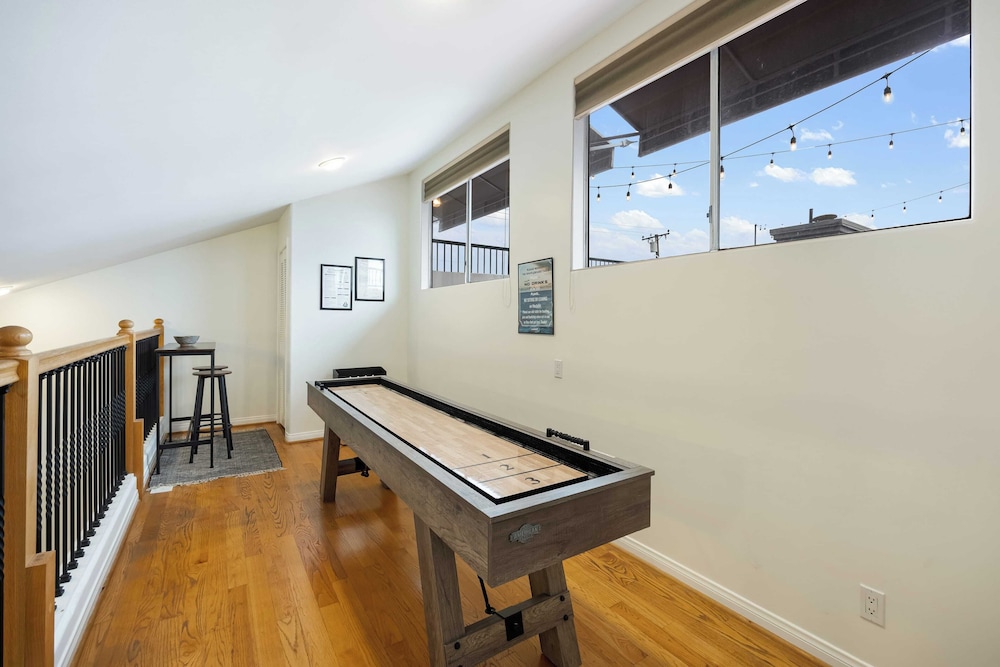 Belmont Shore Retreat Rooftop Lounge, Putting Green & Near 2nd Street Beaches