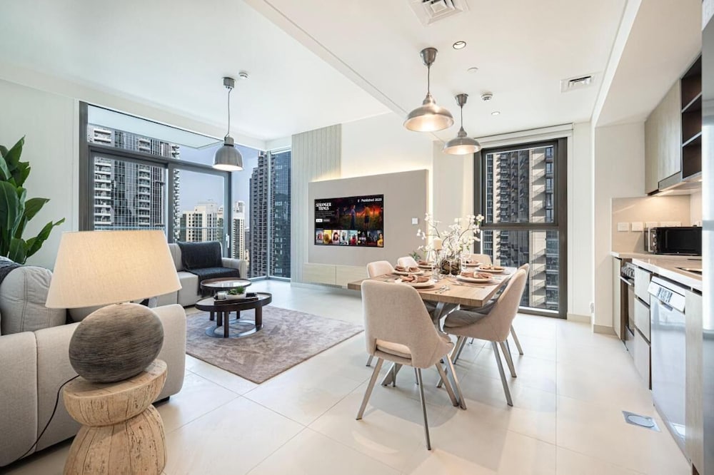 Burj Crown Lux Apartment by Dubai Mall