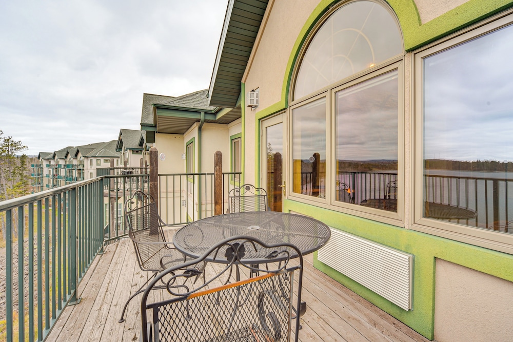Pool & Lake Access: Northern Lakes Retreat!