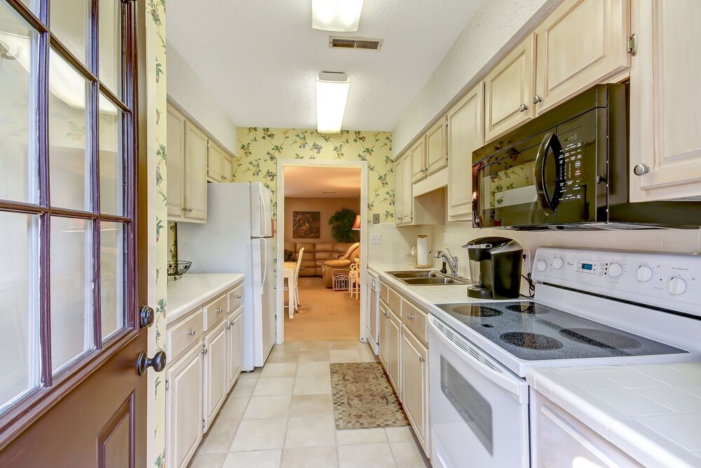 Fairway Oaks Villa Condo includes 2 Bicycles for Rides on Wonderful Bike Trail by RedAwning view 5