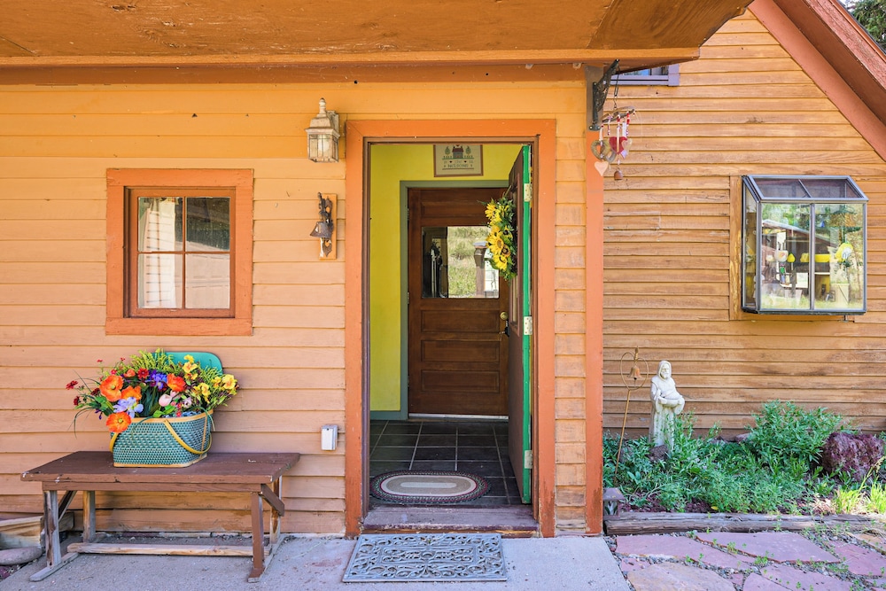 'wagon Wheel Hideaway' Near Fishing in Creede!