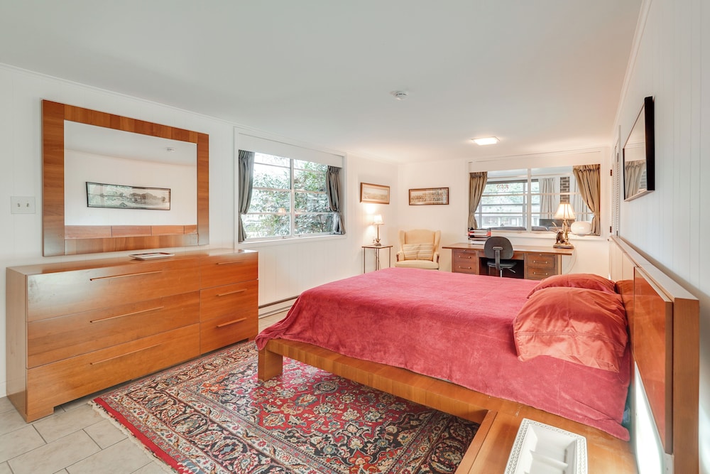 4 Mi to Uptown! Quiet Greenwood Stay w/ Patio