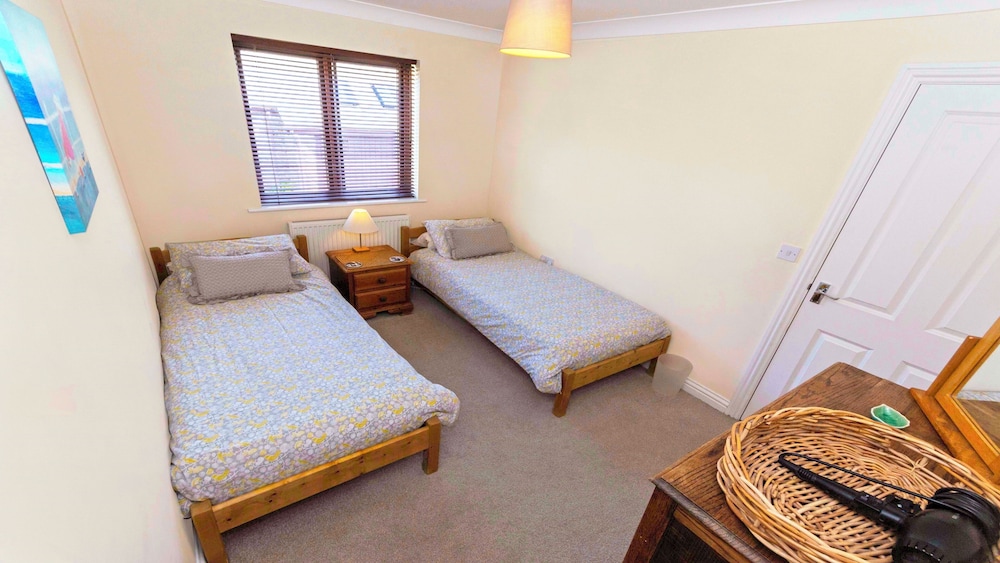 Oysters Sleeps 6 Modern Villa & Dog Friendly view 2