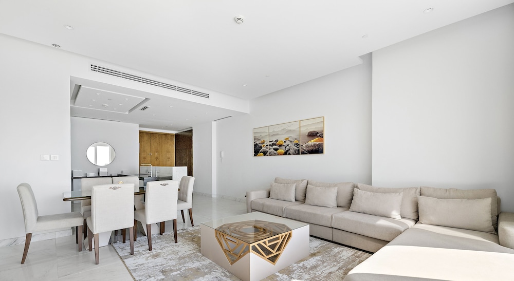 WelHome - Luxe Apt With Dazzling Views Steps From The Beach