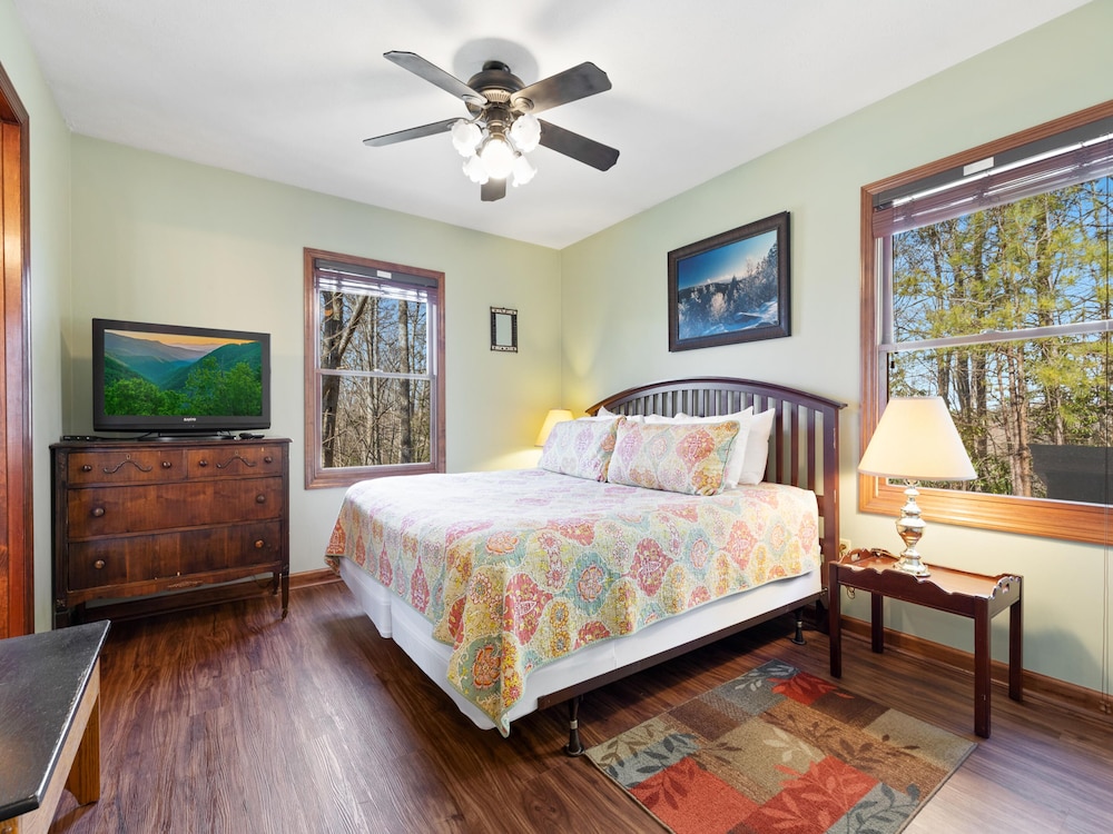 Annie's Smoky View by Jackson Mountain Rentals view 3