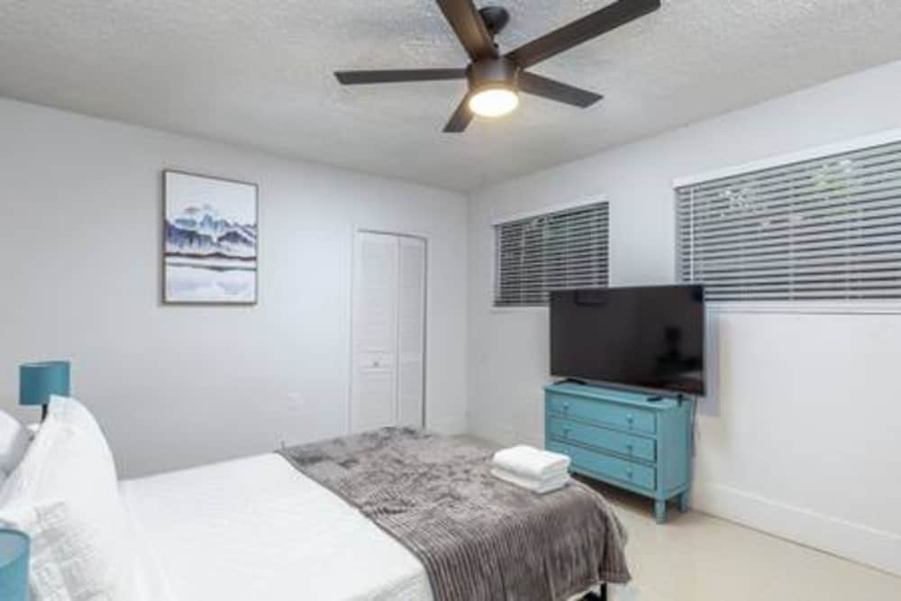 1720 Wa Kee 1B 4 Queen Beds Sleep 8 Pool Parking Wi-fi Patio