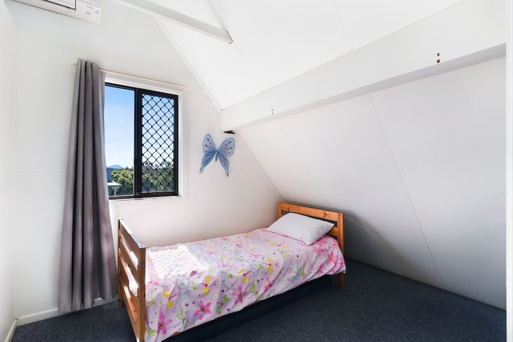 Chalet by the Sea, 10 Pelican Street, Peregian Beach view 3