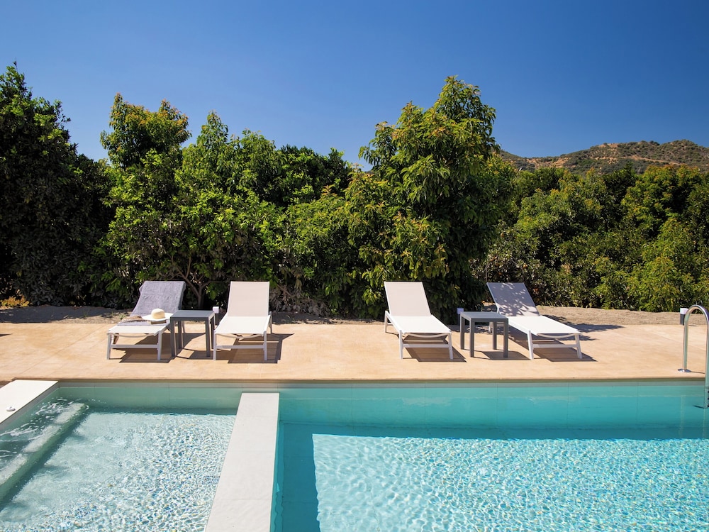 PanStel Luxury Villas - pools & jacuzzi