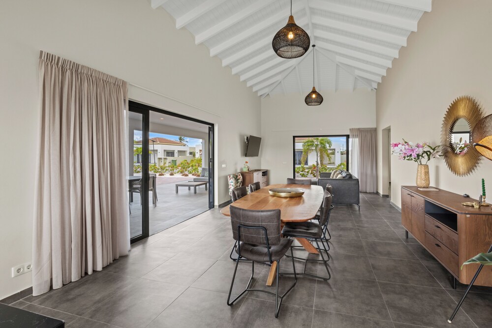 Villa Amber with pool at mambo beach
