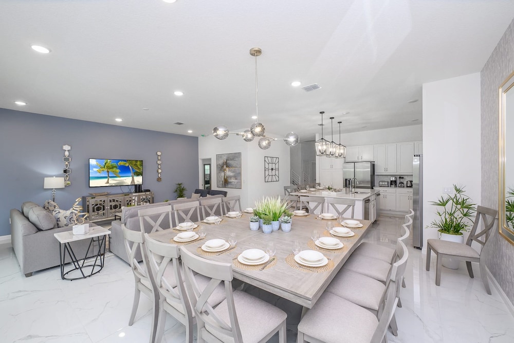 Luxury Private Pool 26 Guest Capacity Mansion view 5