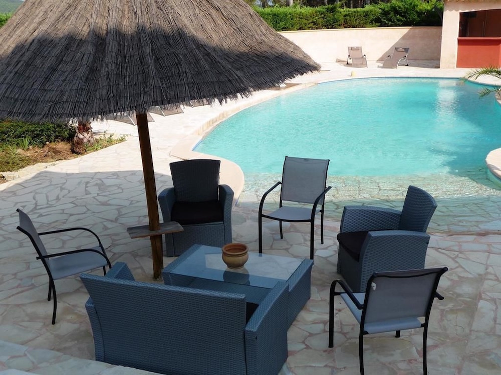 La Bastide des Selves en Draguignan — recepcion & lobby