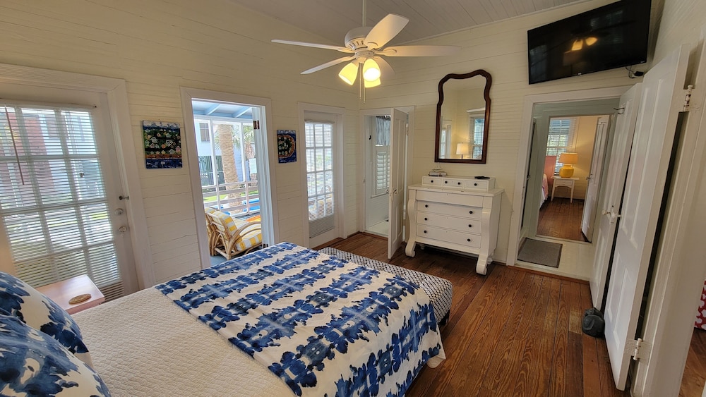 Twelve Palms Cottage by Tybee Vacation Rentals