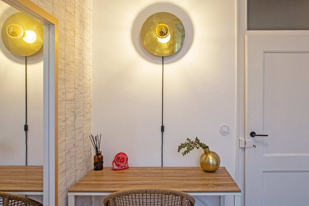 Colourful and Tasteful 2bedroom Apartment in Graça view 5