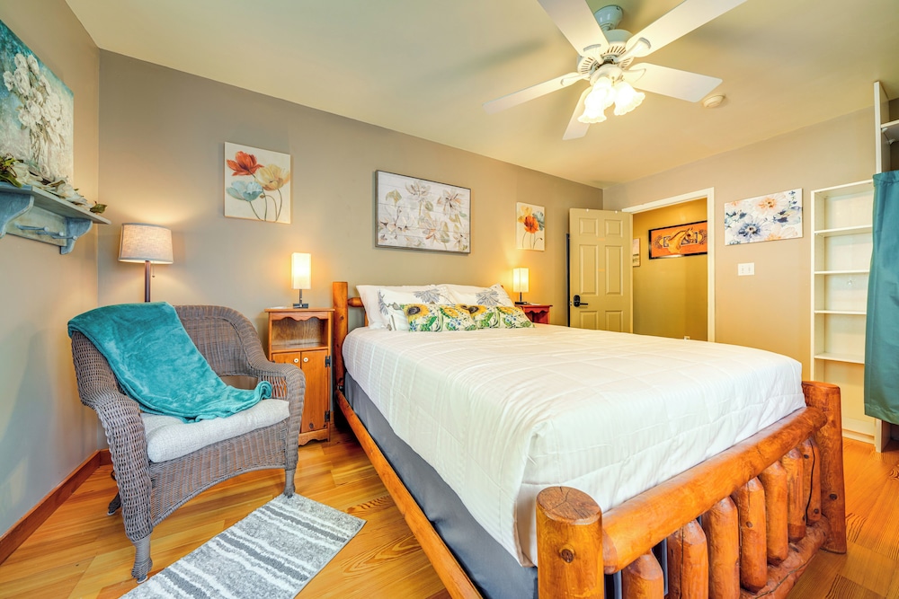 14 Mi to Dtwn Louisville: Holiday Vacation Home!