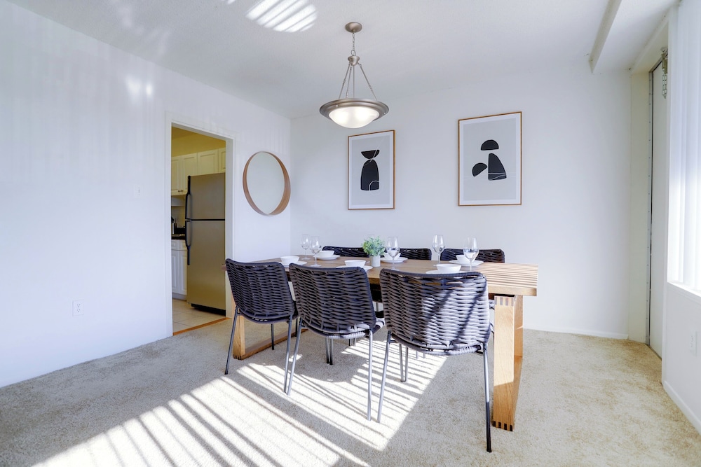 Crystal City Comfortable Apartments