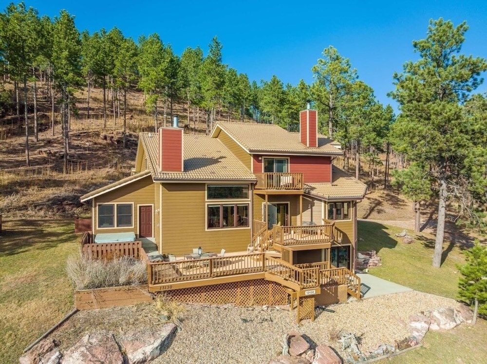 Peaceful Pines 5 Bedroom Home by RedAwning view 5