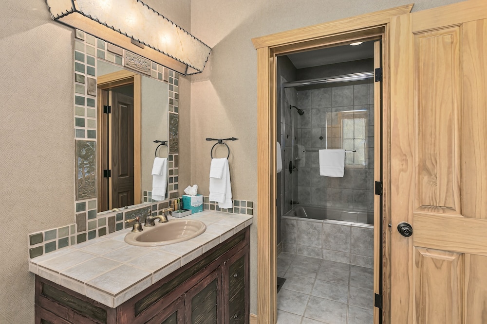 Thistle Drive Home at Deer Valley Resort - 4 Bedroom Home #3020 4 Condo