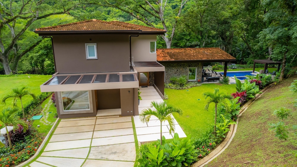 - Casa Cenizaro Six Bedroom Private Pool Family