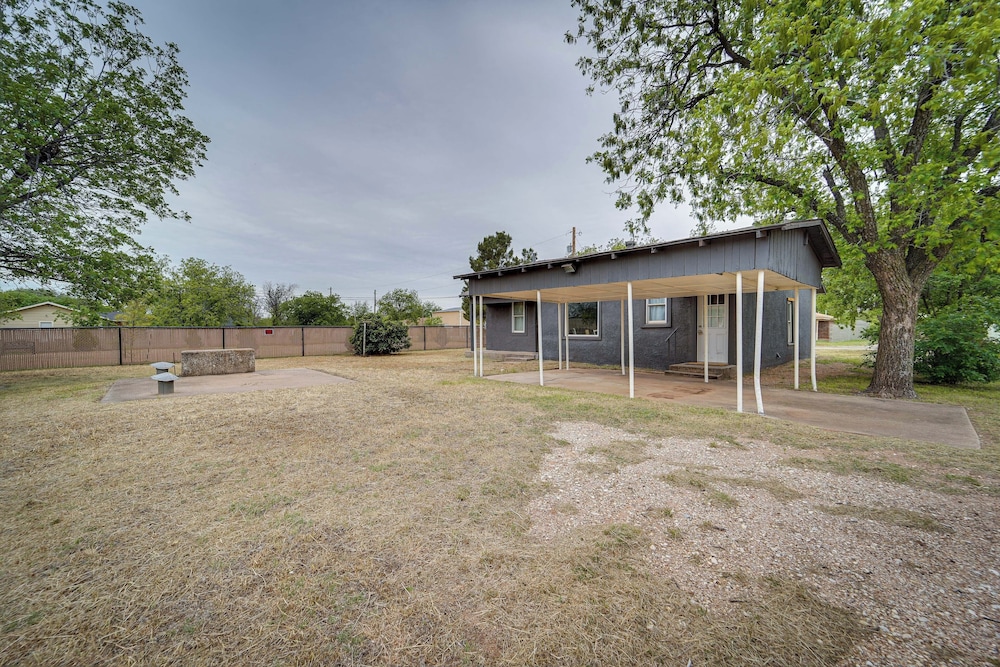 Pet-friendly North Texas Home w/ Spacious Yard! view 3