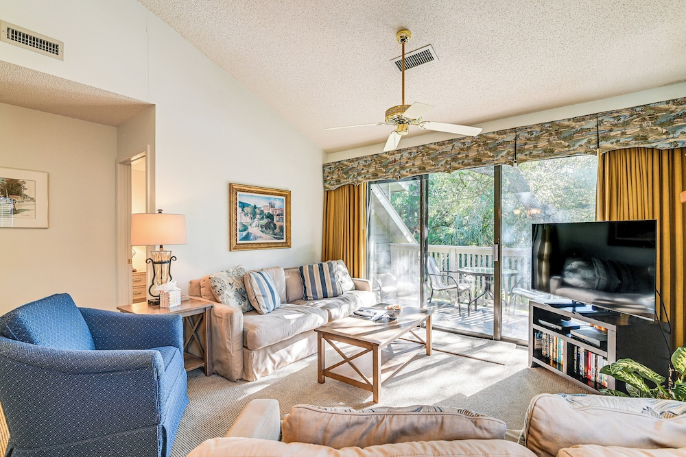 Unwind Poolside & Walk to Ocean! Myrtle Beach Unit