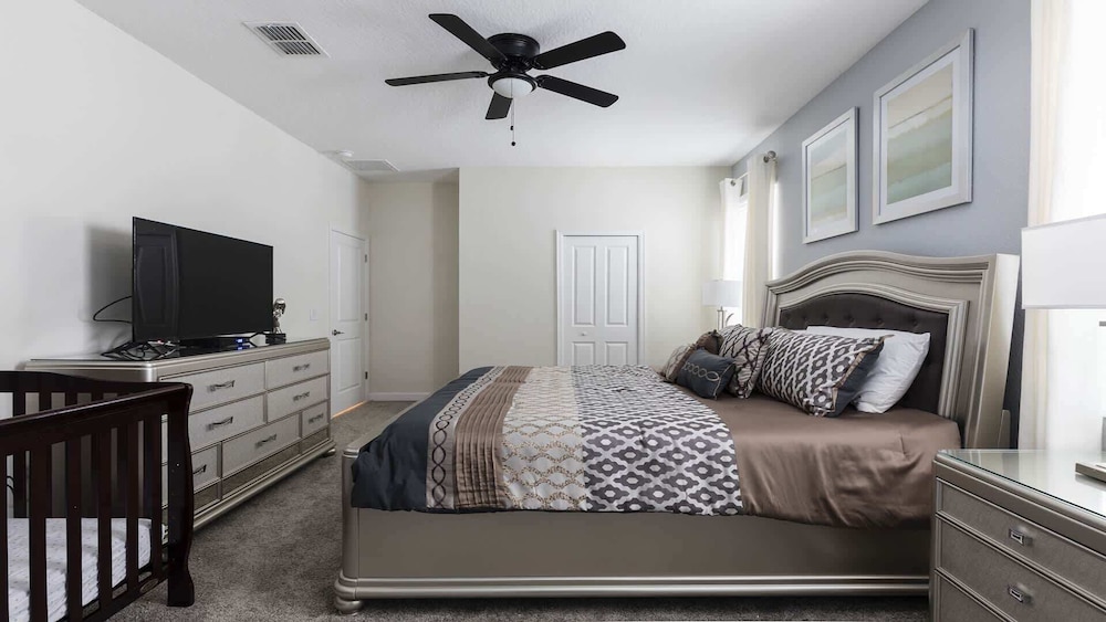 Greenview 8BR Home Private Theater Pool/spa/games