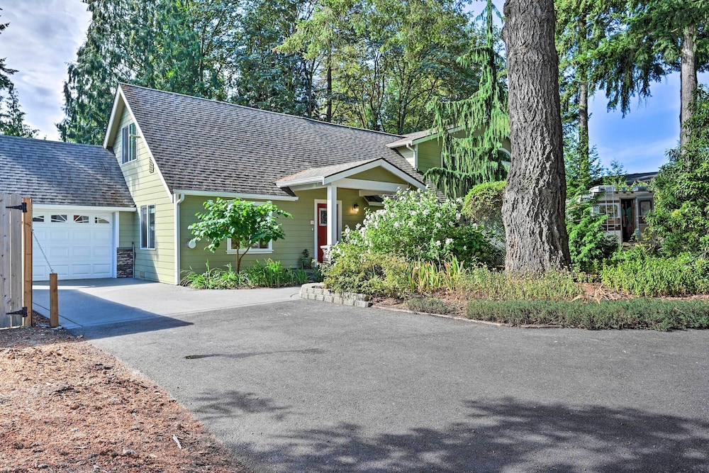 Family-friendly Kirkland Home ~ 1 Mi to Downtown view 2