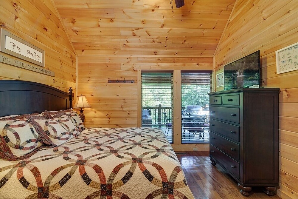 Making Memories - 1 Bedrooms, 1 Baths, Sleeps 4 Home by RedAwning