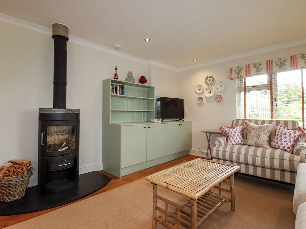 6 Trelawney Court