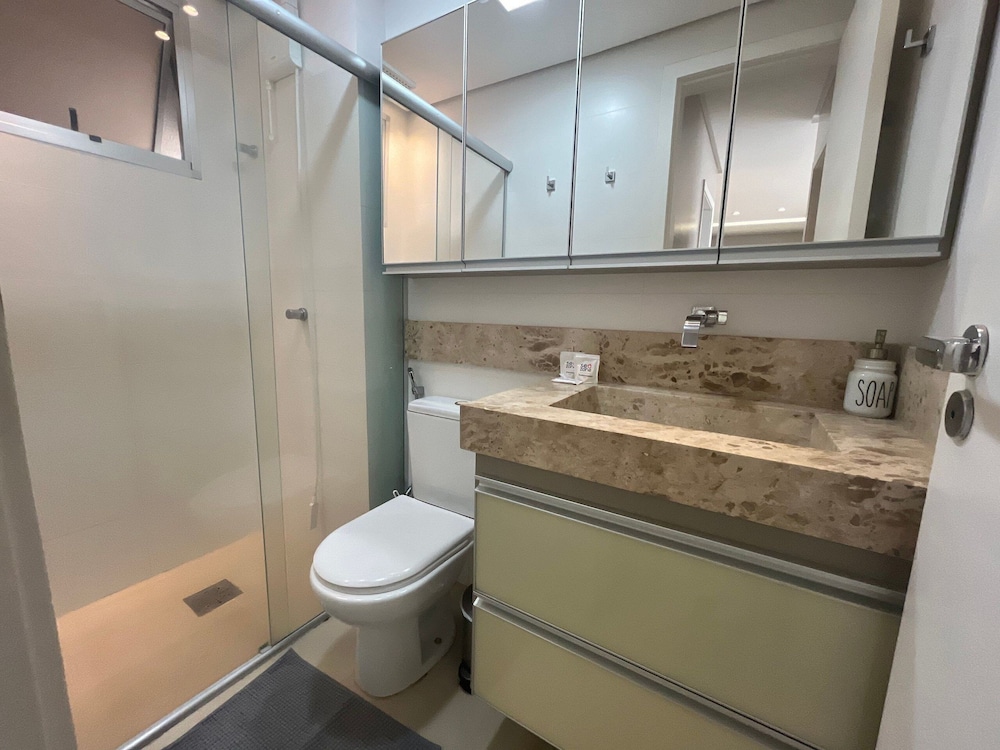 2brs apt 950 m fr/ Flamboyant Mall Unq1104
