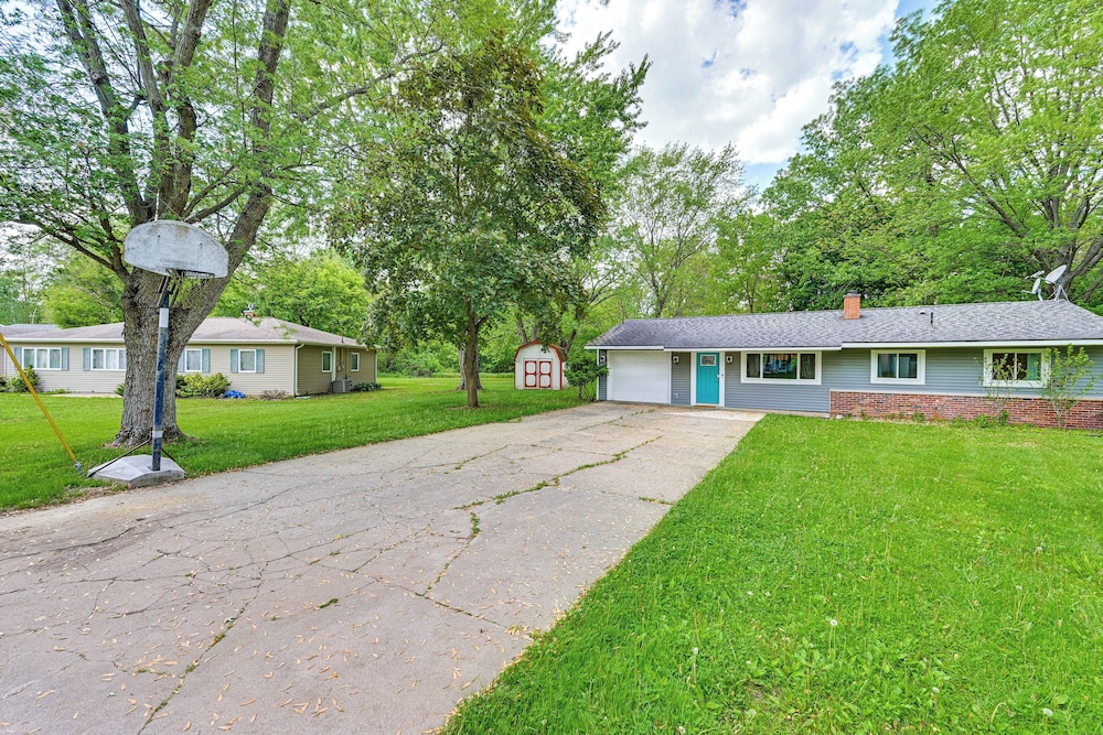 2 Mi to Dtwn: Family Home in Warsaw!