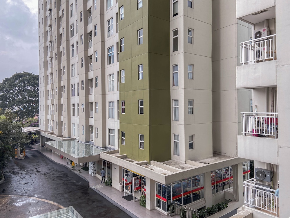 Spacious 2Br At Apartment Parahyangan Residence
