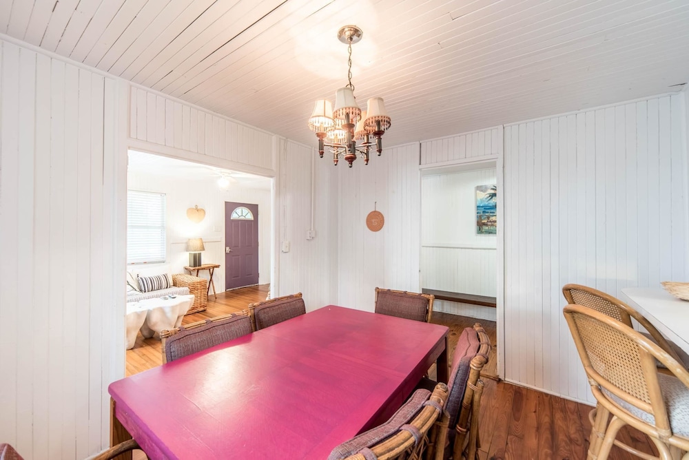E ARCTIC 412 2 Bedroom Holiday Home By My Ocean Rentals