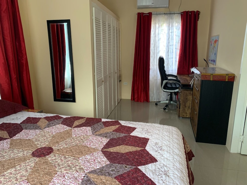 Quiet 2-bed Property Within the Centre of City view 3
