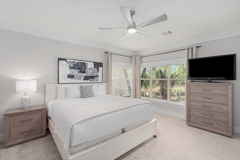 Serene Pondfront Stay w/ View, Pool Access, & Walk to Baytowne Wharf
