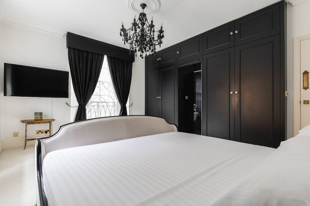Fitzjames-avenue IV by Onefinestay