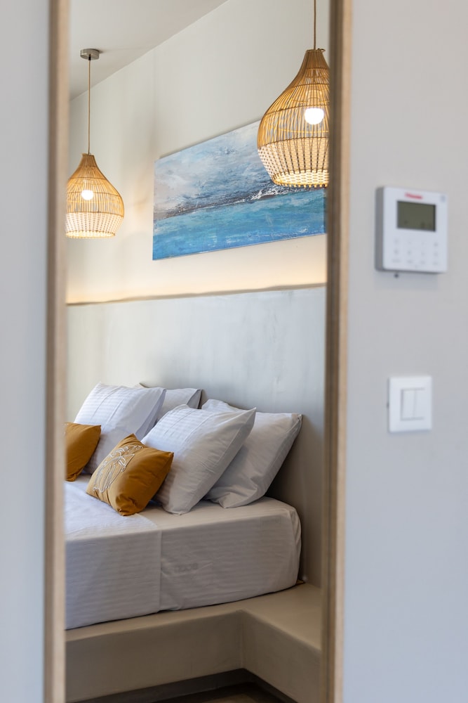 Afroessa Milos photo 4