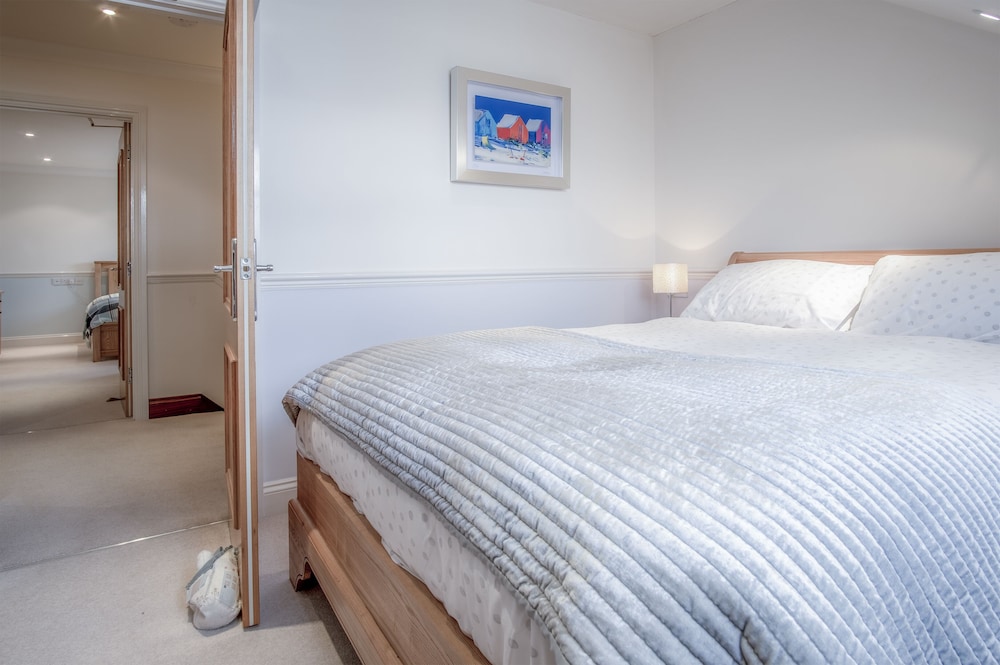 South Beach View- 2 Bedroom - Tenby view 5