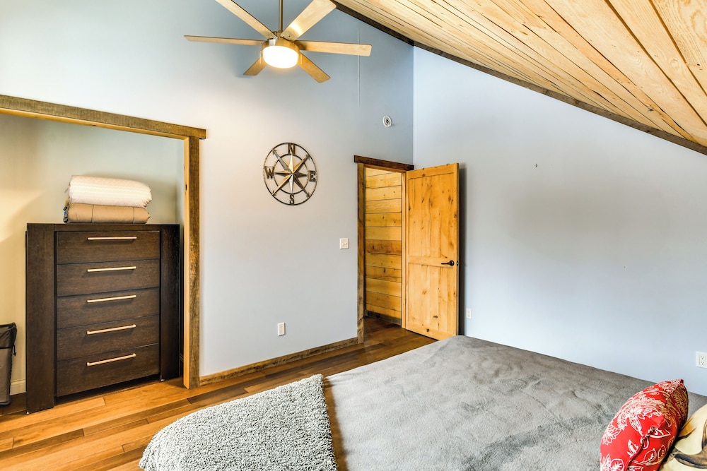 Perfect for Families: Custom-built Harrison Cabin!