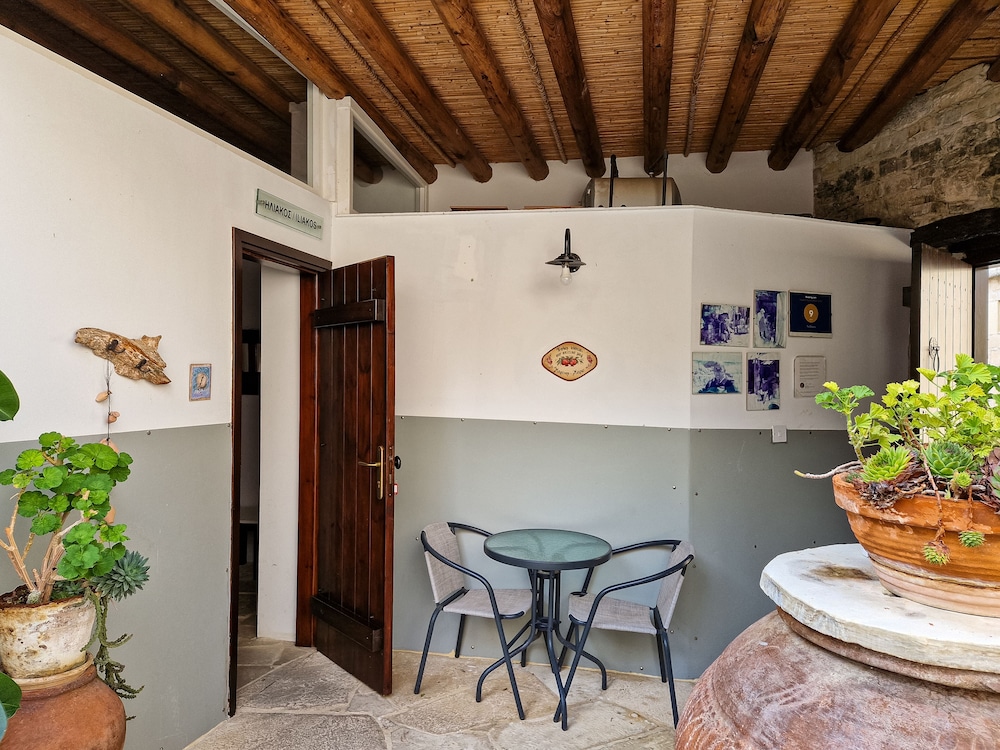 Sanders Village - Lovely Studio w/ Garden View