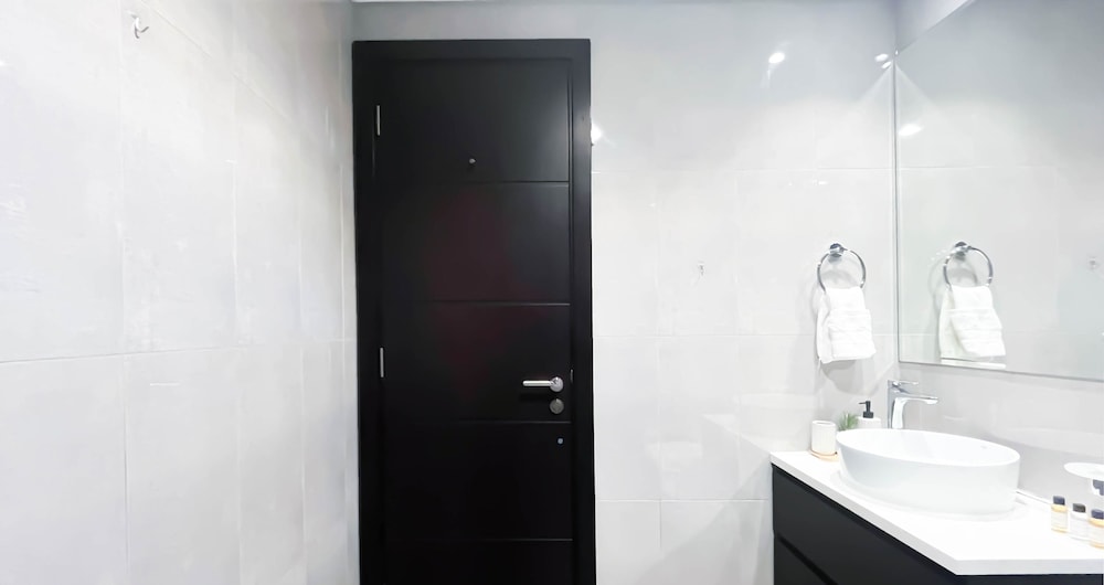Luxury 2BR in Merano Tower Stunning City Views