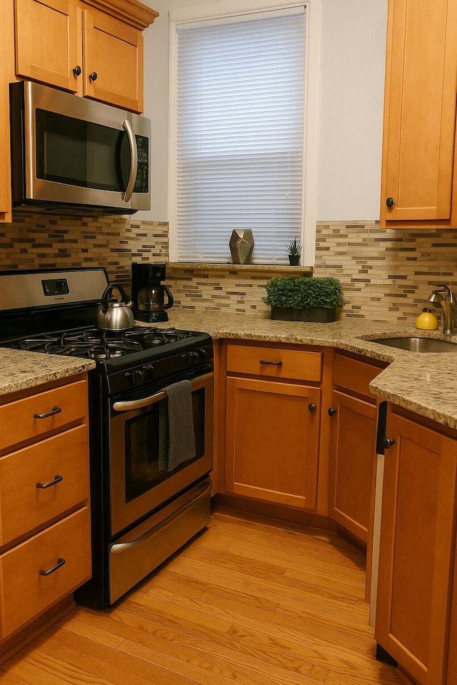 2BR Living - Halsted rep