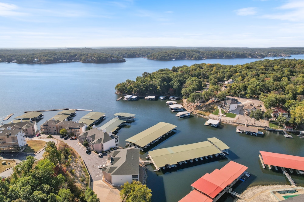 Central Location, Pool Access & Breathtaking Views