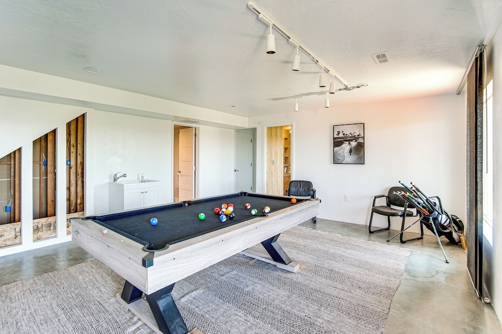Panoramic Views: Spacious Home in Cedar City!