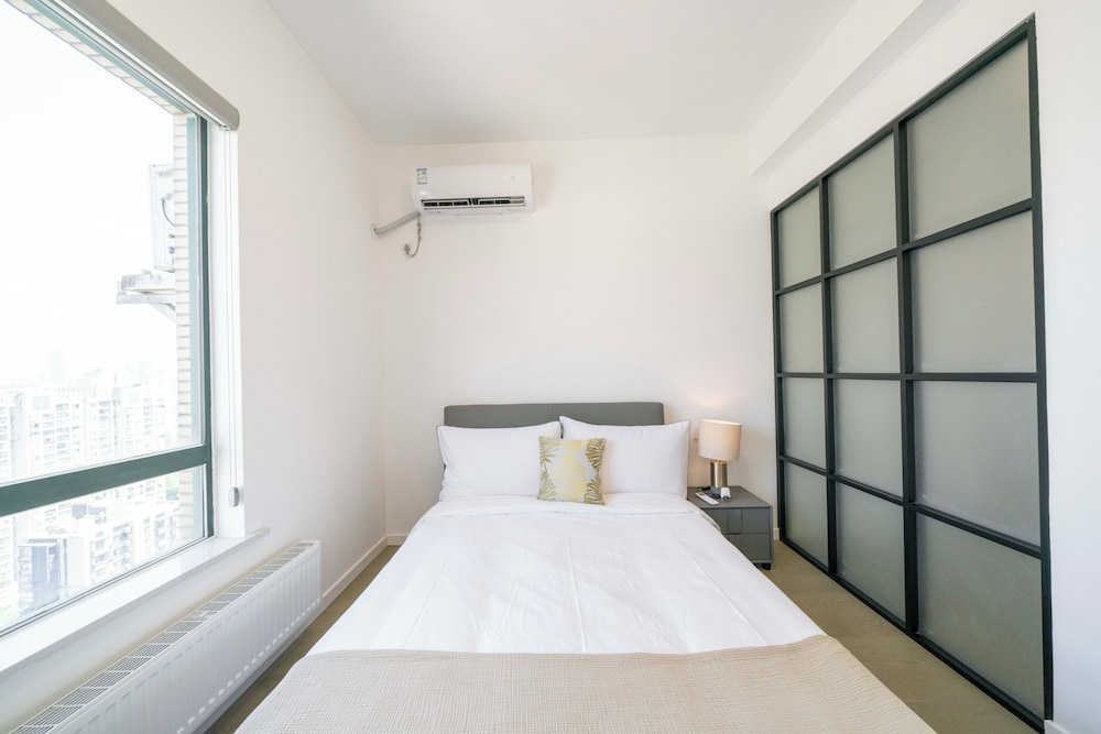 Tyms Elegant 4BR 2BA Apt Xujiahui Malls