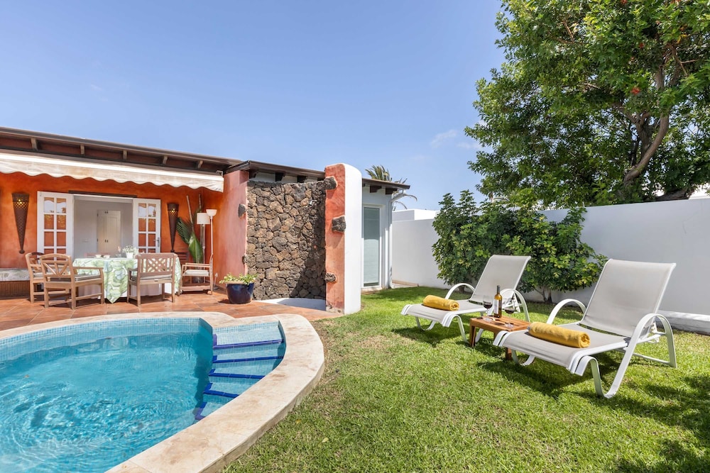 Bayside Evergreen House Serenity Oasis Garden Pool BBQ