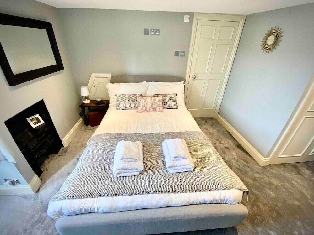 The Georgian Loft Apartment Central Bath view 4